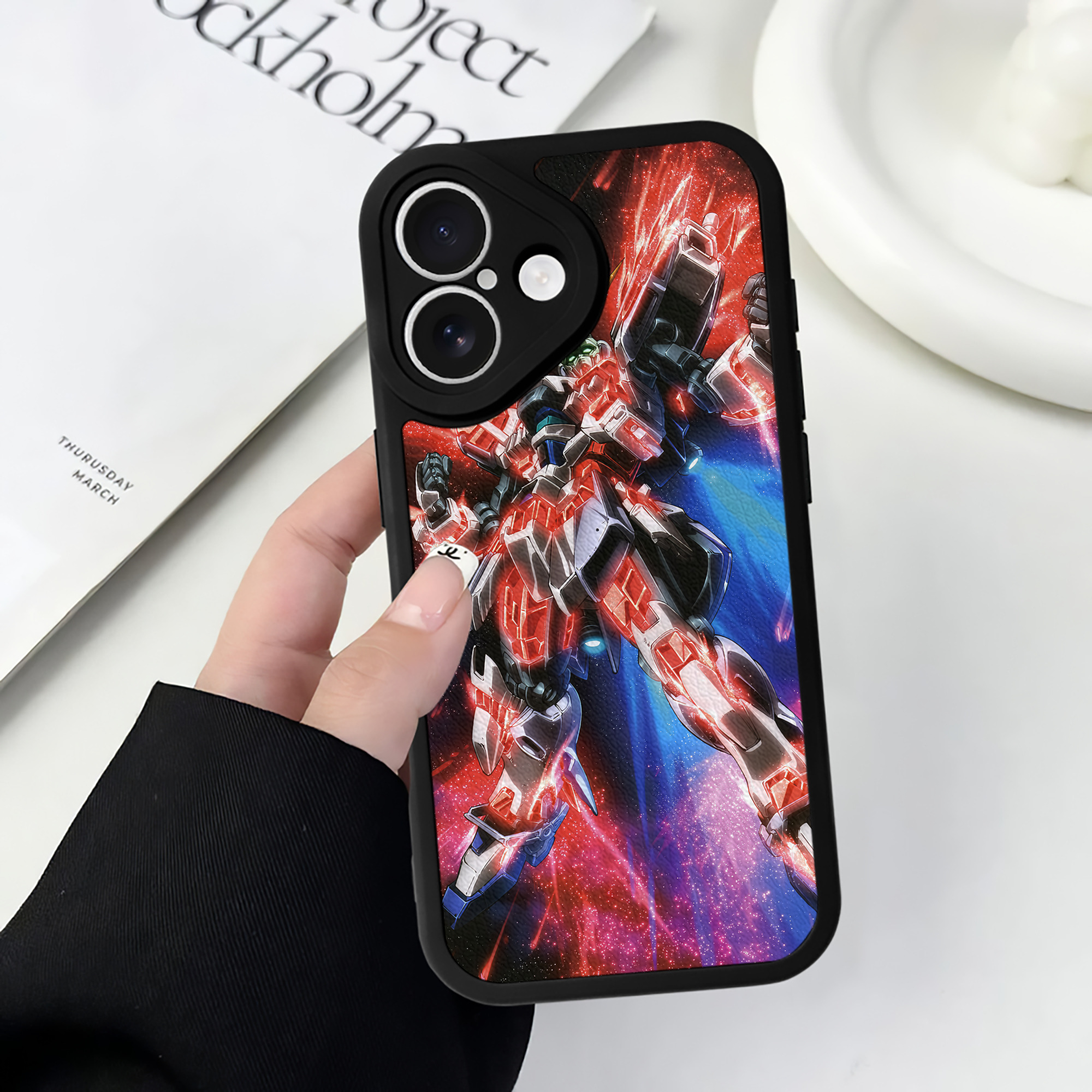 （画像用） 機動戦士ガンダム Mobile Suit Gundam 【iPhone 16シリーズ対応】シリコンスマホケース（レザー調） 材質：シリコン